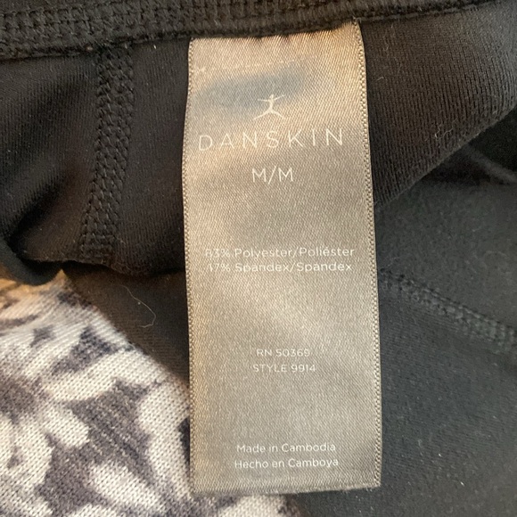 2 PAIR OF WOMENS DANSKIN BLACK LEGGINGS WITH POCKETS. MEDIUM. - Picture 6 of 8